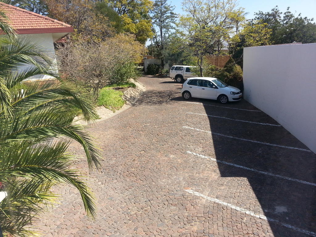 Rivendell Hotel Windhoek Habitación foto